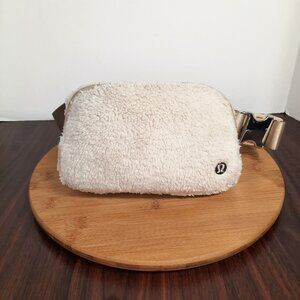 Lululemon Everywhere Belt Bum Bag Fleece Sherpa Opal White Fanny Pack Zip Up